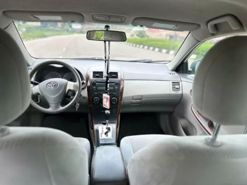 TOYOTA Corolla   - 2010