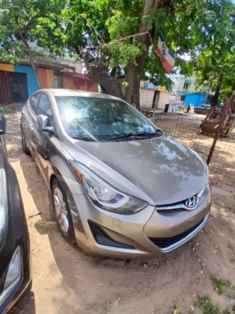 Hyundai Elantra - 2016