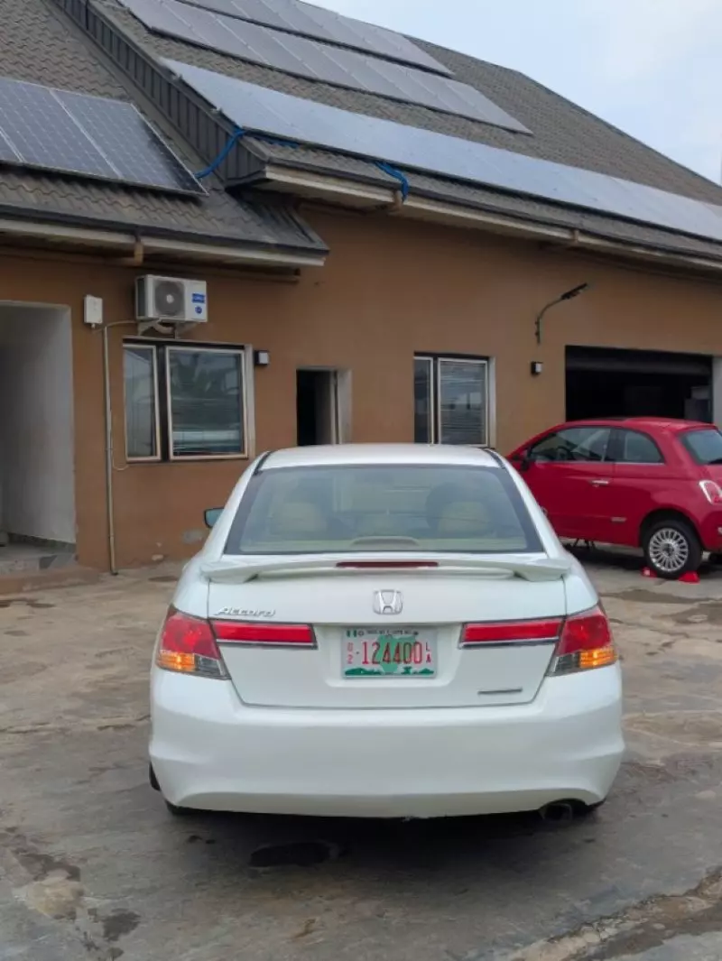 Honda Accord   - 2011