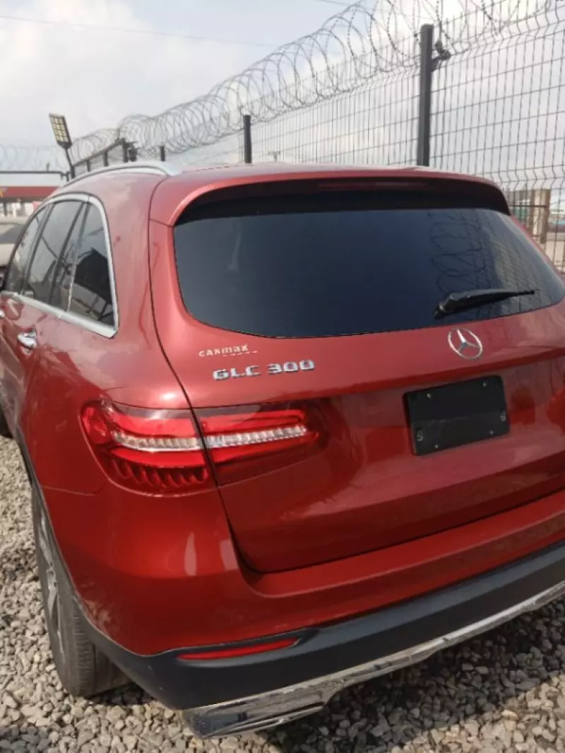Mercedes-Benz GLC 300   - 2017
