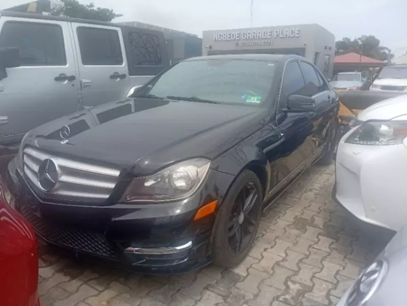 Mercedes-Benz C 300 - 2013
