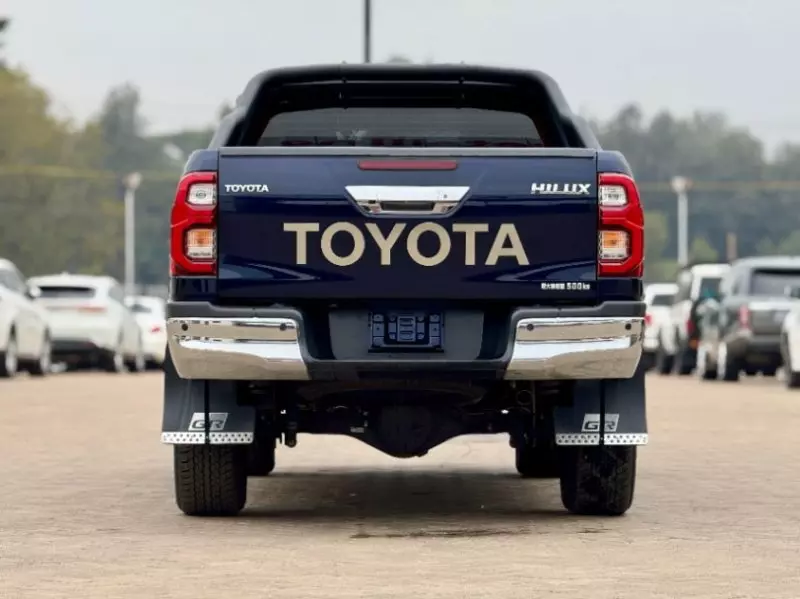 Toyota Hilux    - 2020