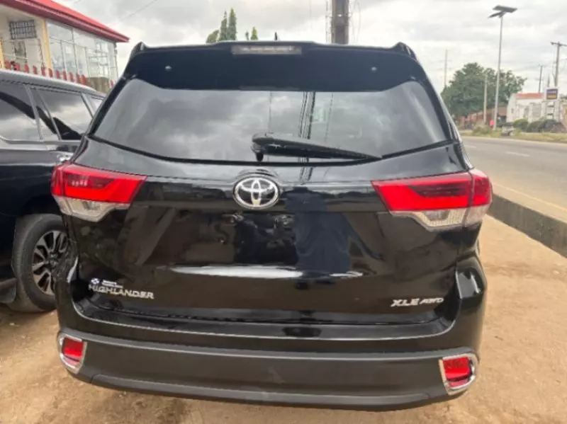 TOYOTA Highlander   - 2017