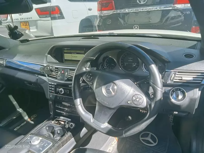 Mercedes-Benz E350   - 2012