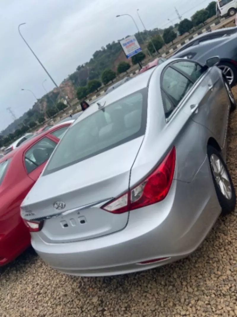 Hyundai Sonata   - 2013