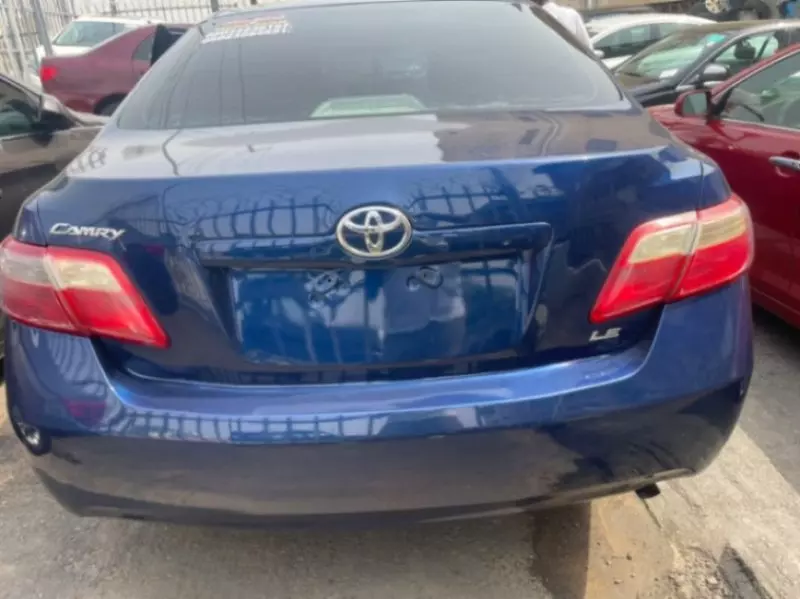 Toyota Camry   - 2009