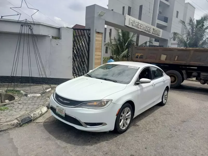 Chrysler 200   - 2015