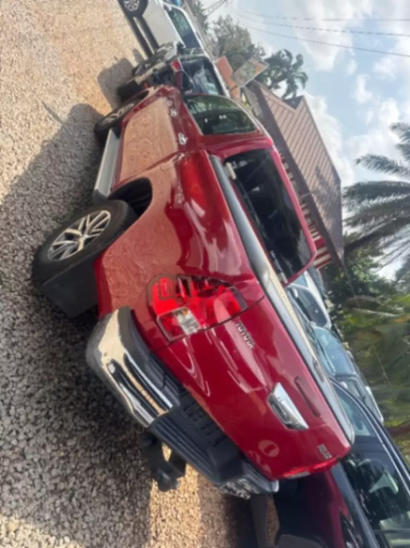 Toyota Hilux   - 2016