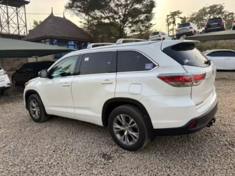 Toyota Highlander   - 2015