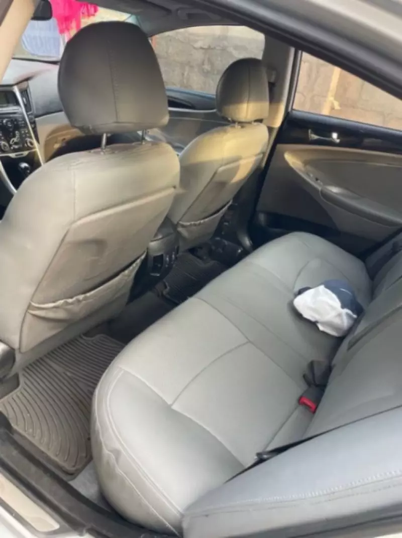 Hyundai Sonata   - 2011