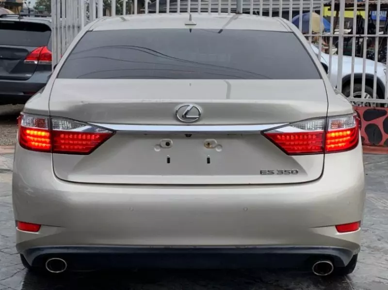Lexus ES   - 2013