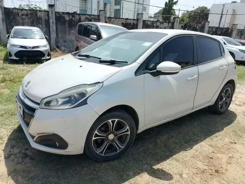 Peugeot 208   - 2016