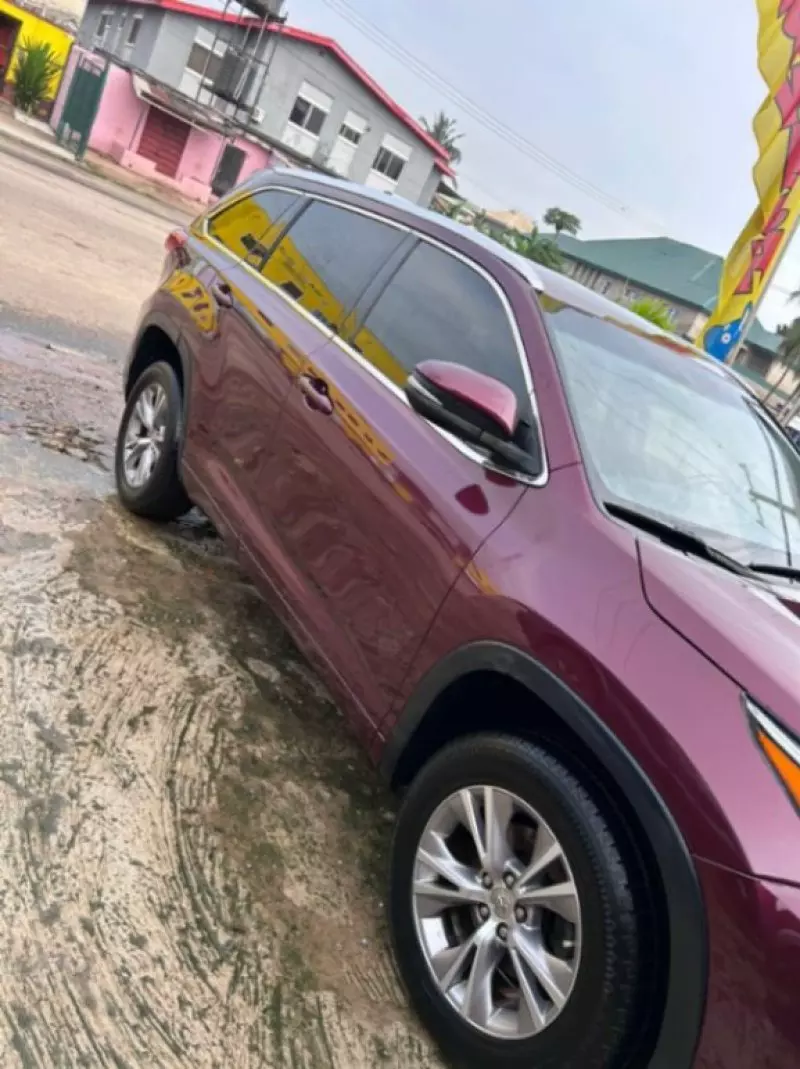 Toyota Highlander   - 2016