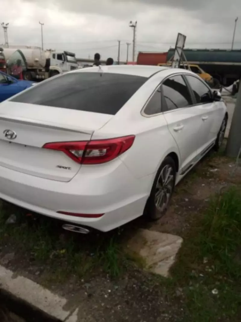 Hyundai Sonata   - 2015