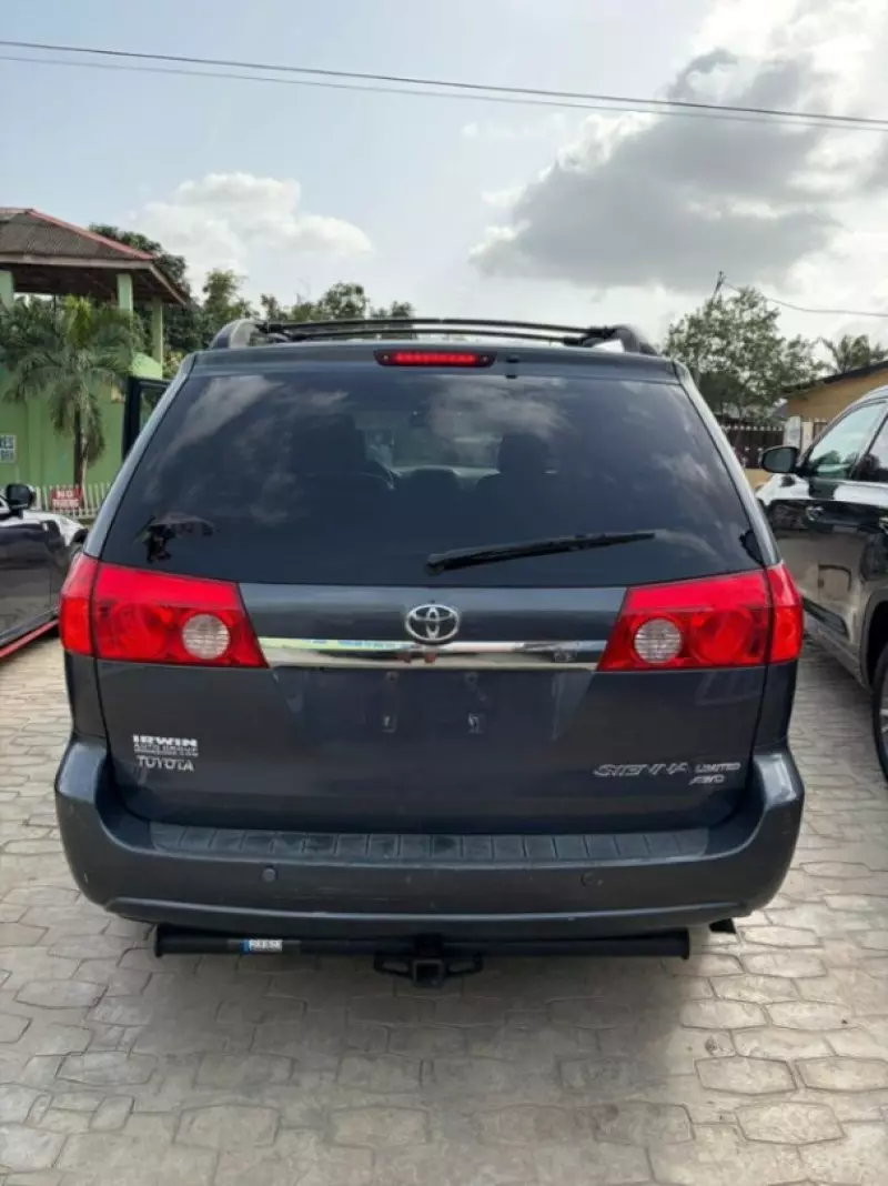 Toyota Sienna   - 2008