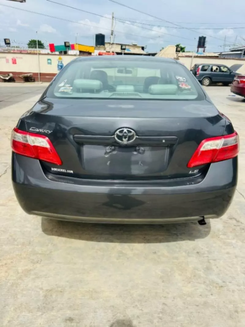 Toyota Camry   - 2009