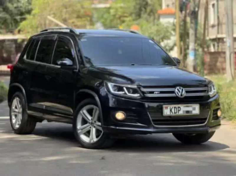 Volkswagen Tiguan   - 2016