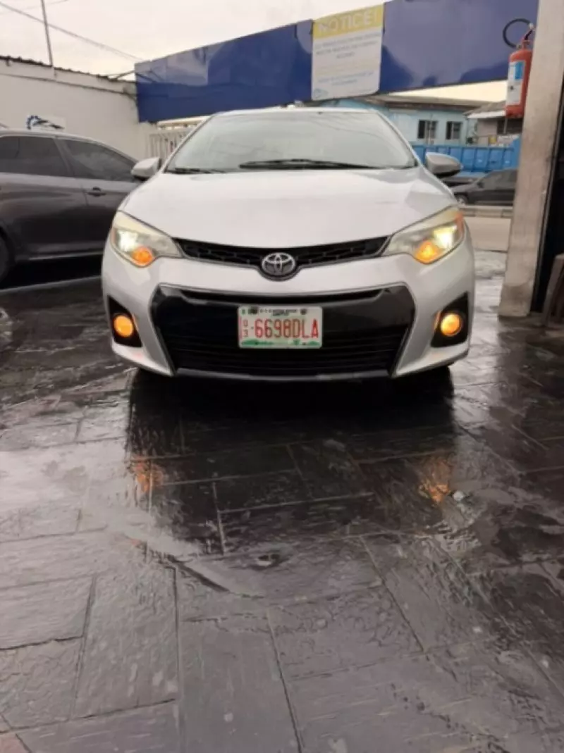 TOYOTA Corolla - 2015