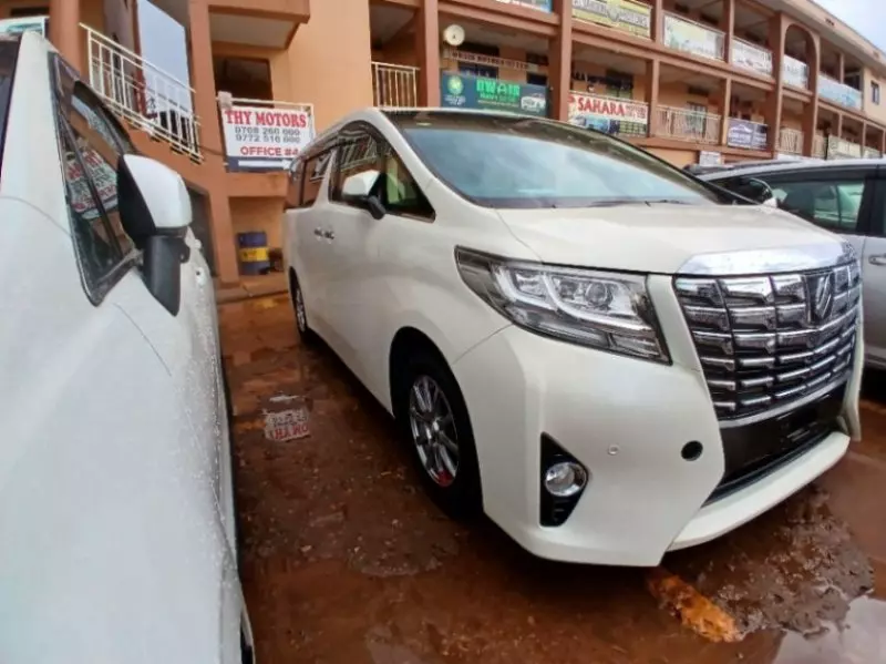 Toyota Alphard   - 2017
