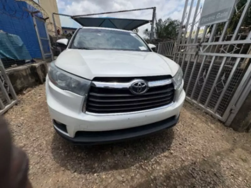 TOYOTA Highlander   - 2016