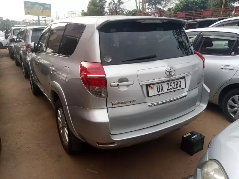 Toyota Vanguard    - 2010