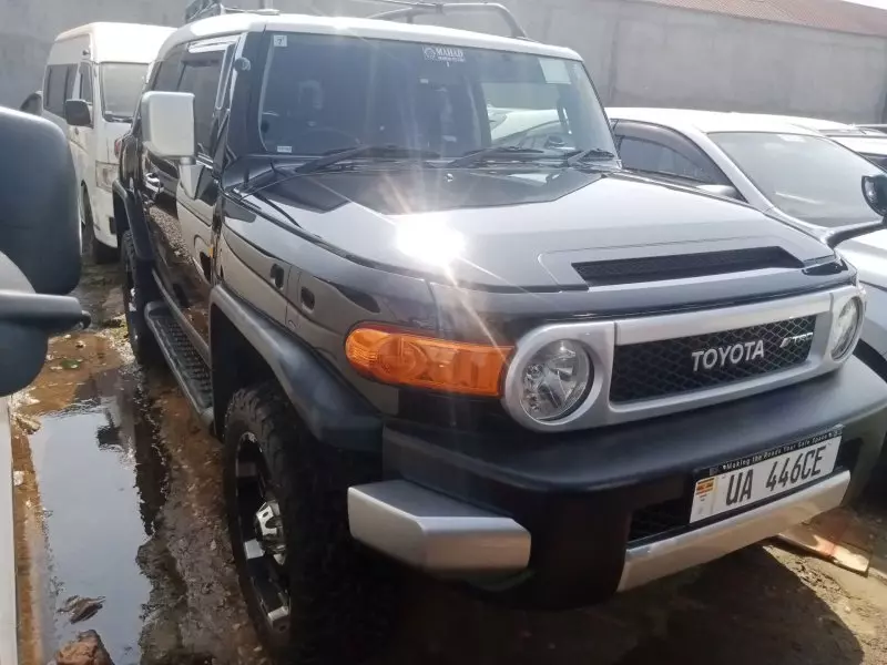 Toyota FJ Cruiser   - 2010