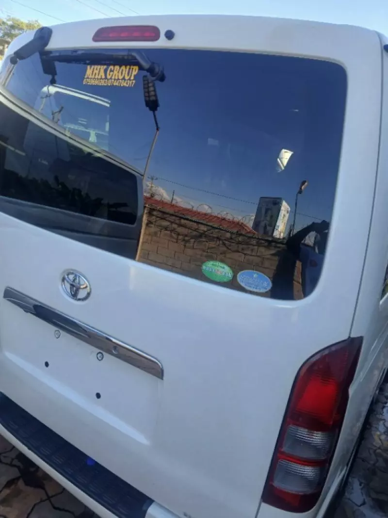 Toyota Hiace   - 2012