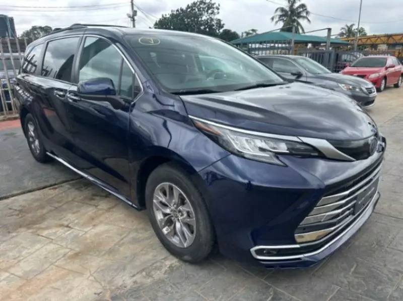 TOYOTA Sienna   - 2021