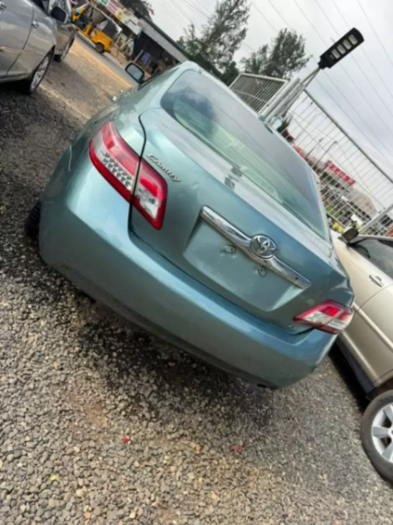 TOYOTA Camry   - 2010