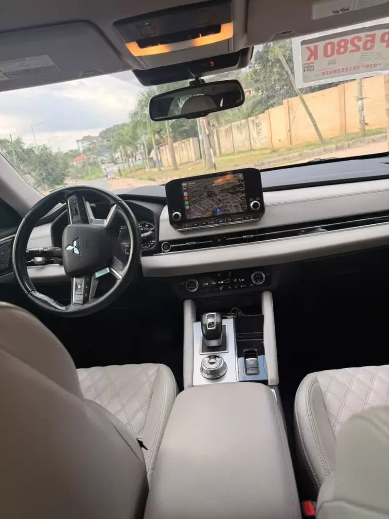 Mitsubishi Outlander GLX - 2025