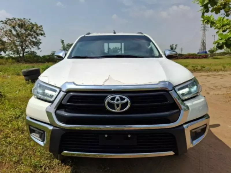Toyota Hilux   - 2023
