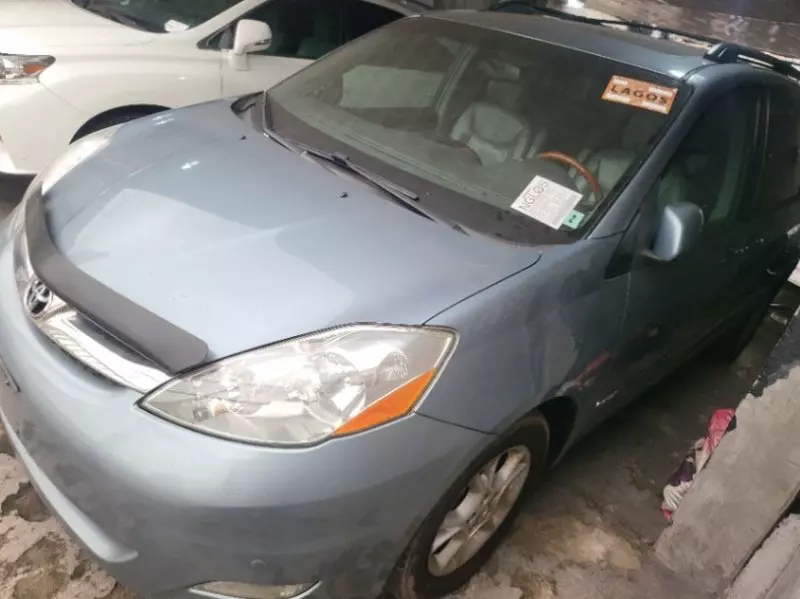 Toyota Sienna   - 2006