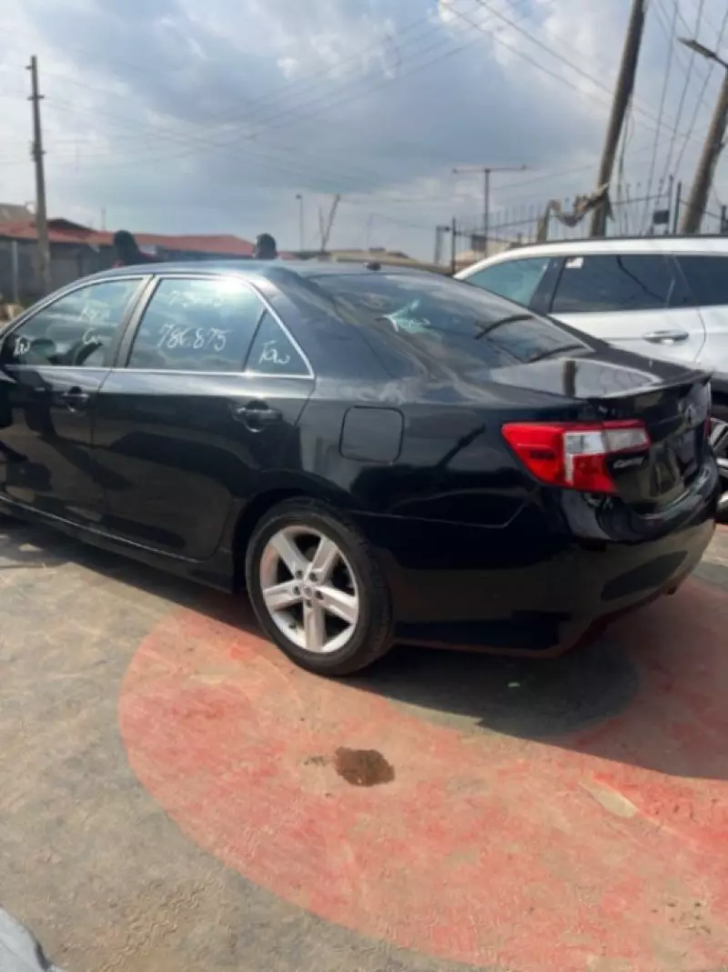 Toyota Camry   - 2014