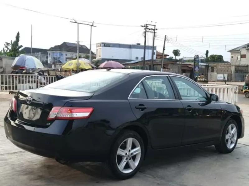 TOYOTA Camry   - 2010