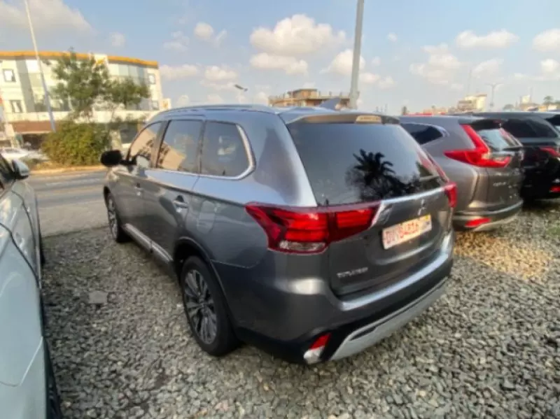 Mitsubishi OUTLANDER - 2020