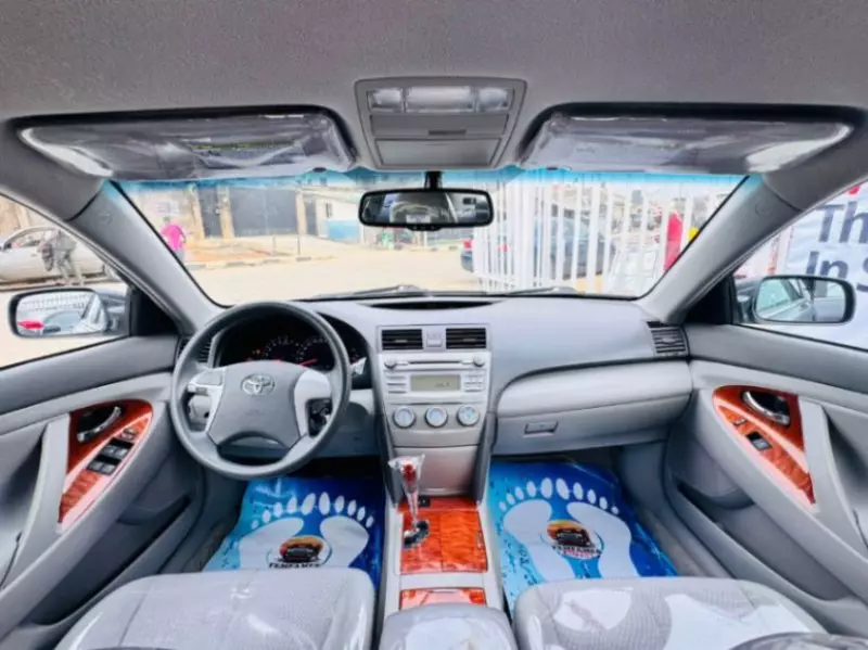 Toyota Camry   - 2010