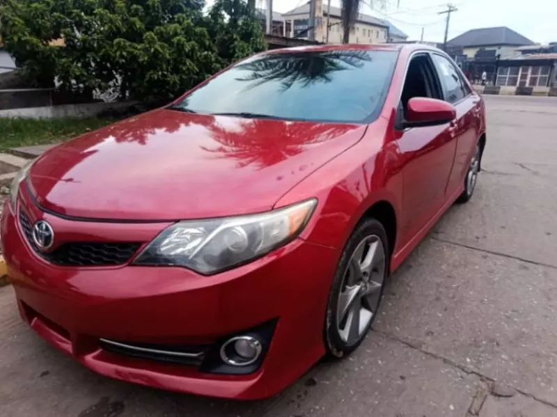 Toyota Camry   - 2012