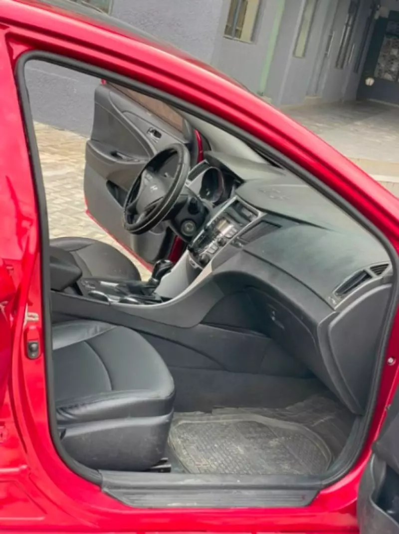Hyundai Sonata   - 2013