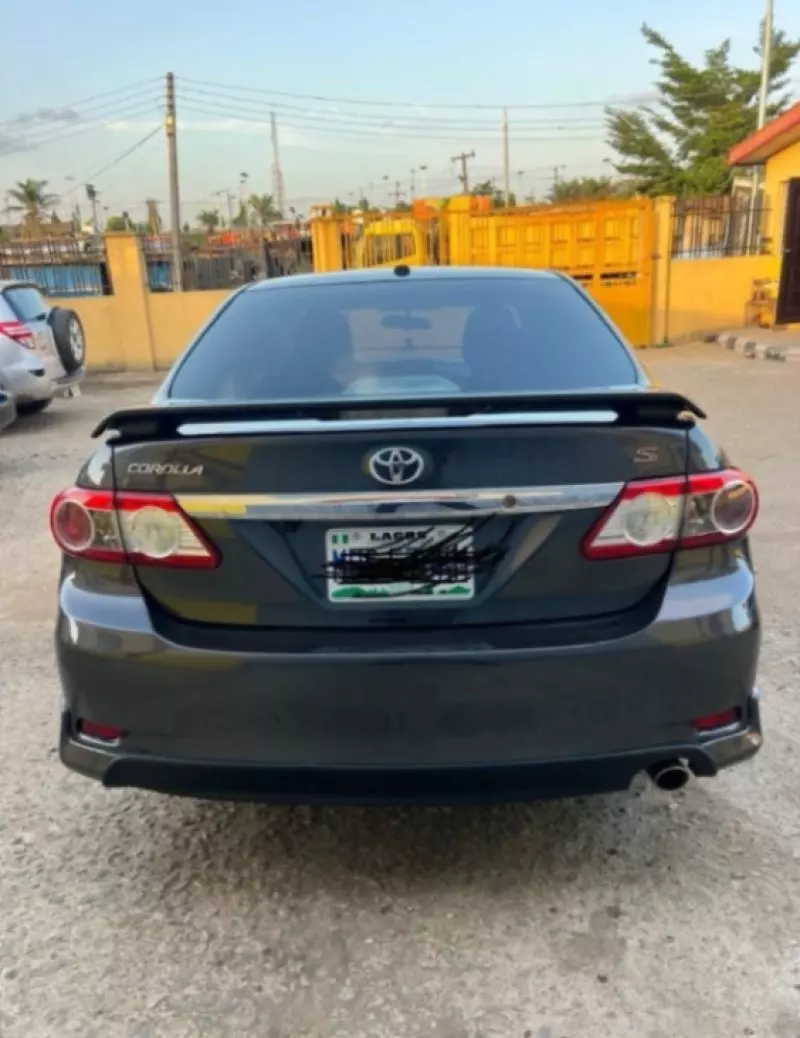 Toyota Corolla   - 2011