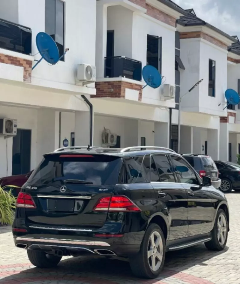 Mercedes-Benz GLE-Class   - 2016
