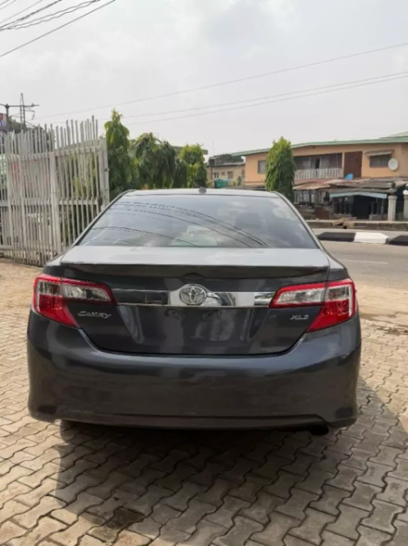 Toyota Camry   - 2013