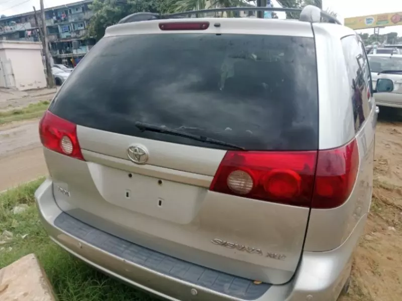 TOYOTA Sienna   - 2008