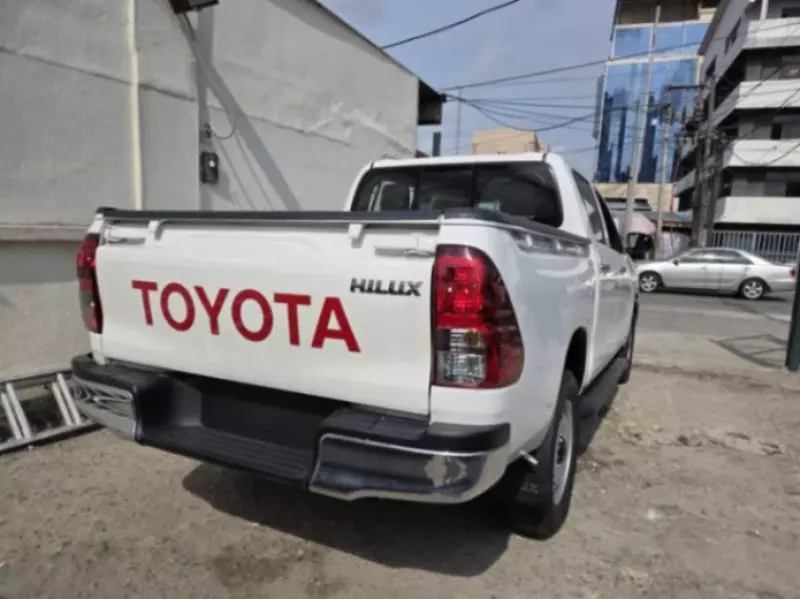 Toyota Hilux   - 2024