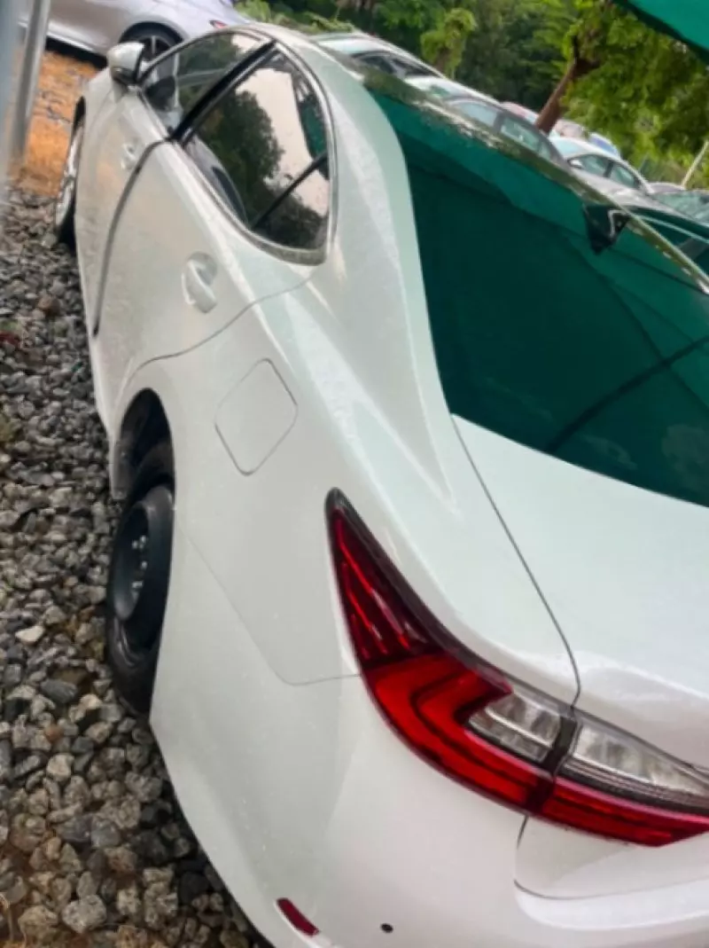 Lexus ES   - 2016