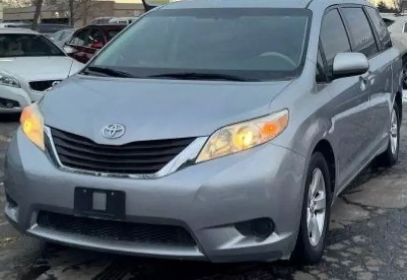 Toyota Sienna   - 2013
