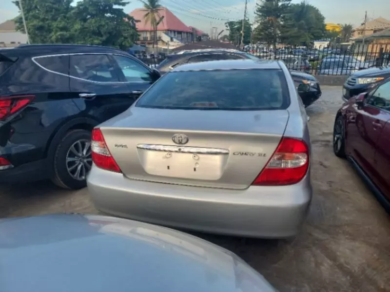 Toyota Camry   - 2004