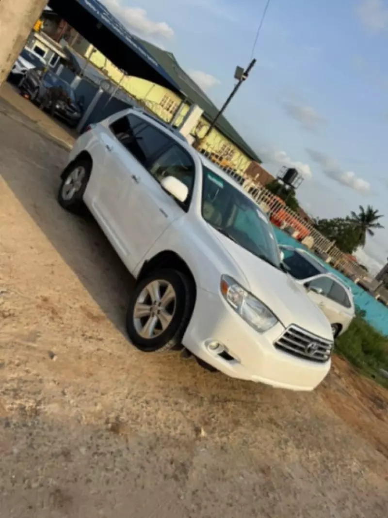 Toyota Highlander   - 2010