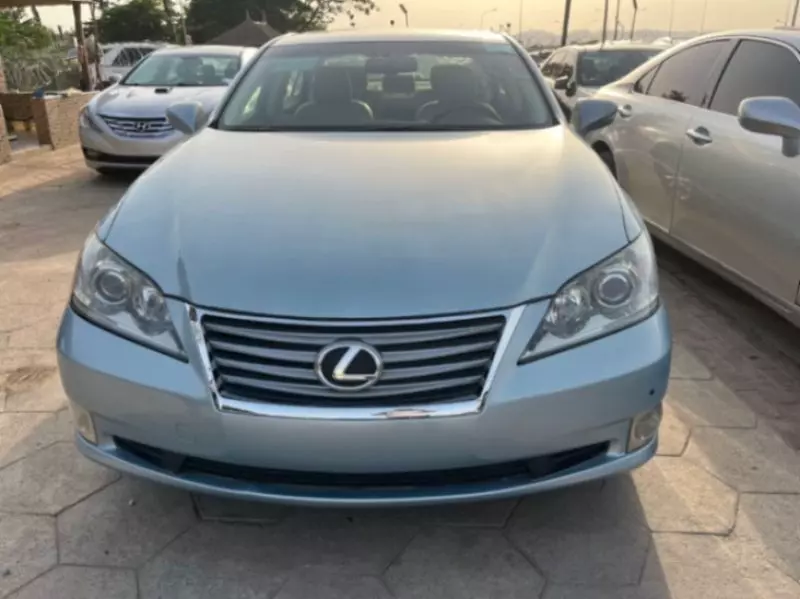 Lexus ES   - 2010