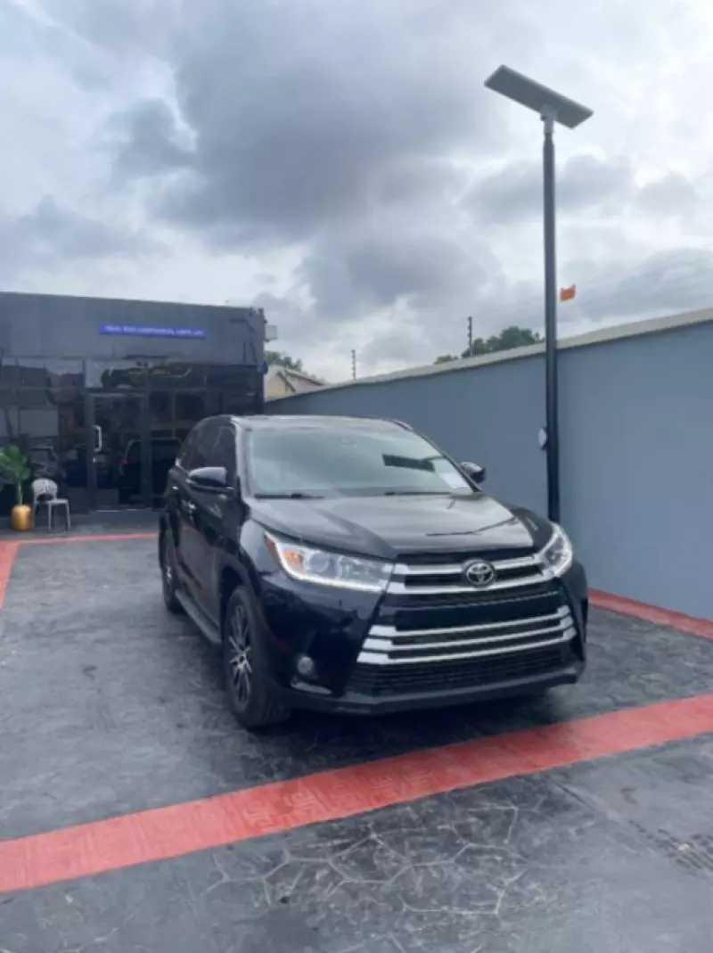 Toyota Highlander   - 2018