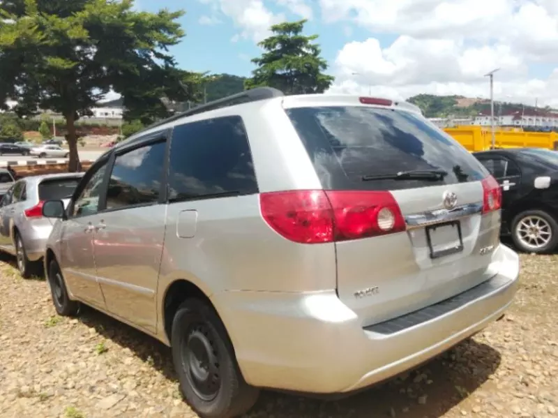 TOYOTA Sienna - 2008